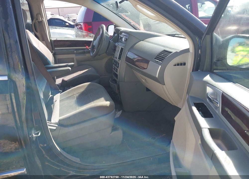 2010 CHRYSLER TOWN & COUNTRY VIN: 2A4RR5D10AR221418