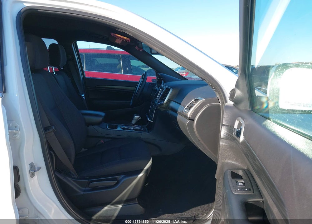 2019 JEEP GRAND CHEROKEE LAREDO E 4X4 VIN: 1C4RJFAG3KC709073