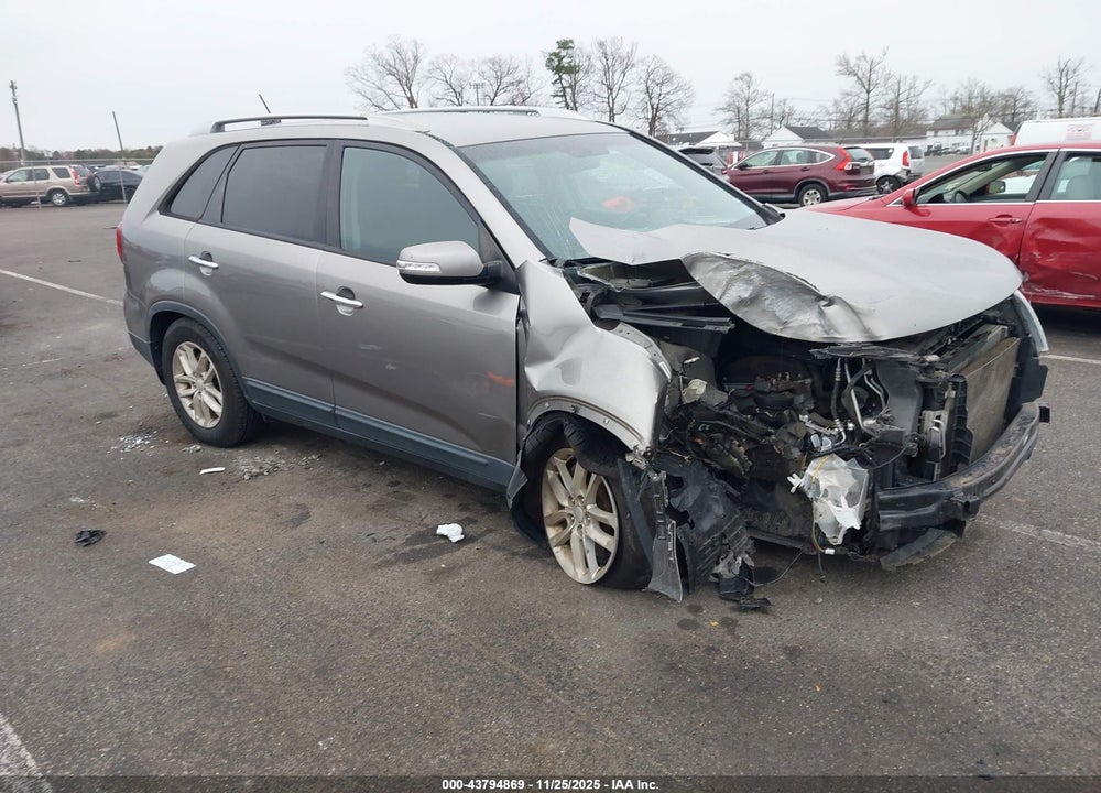 2015 KIA SORENTO LX VIN: 5XYKT4A64FG644422