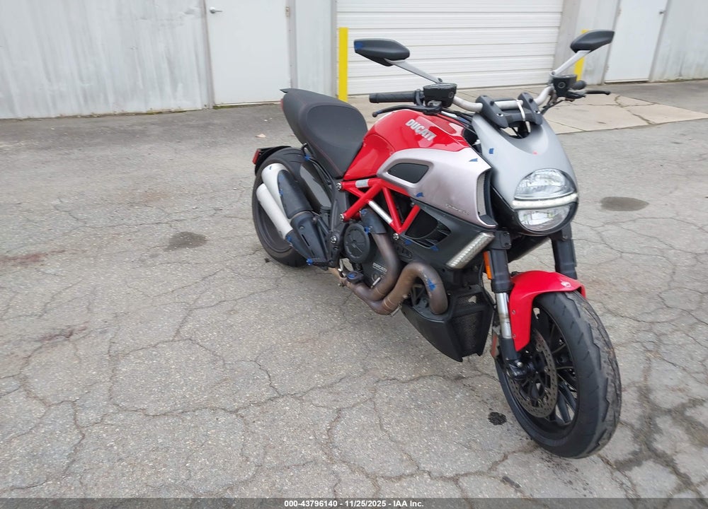 2011 DUCATI DIAVEL VIN: ZDM13BLW3BB003428