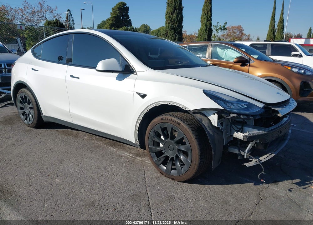 2021 TESLA MODEL Y LONG RANGE DUAL MOTOR ALL-WHEEL DRIVE VIN: 5YJYGAEE3MF228235