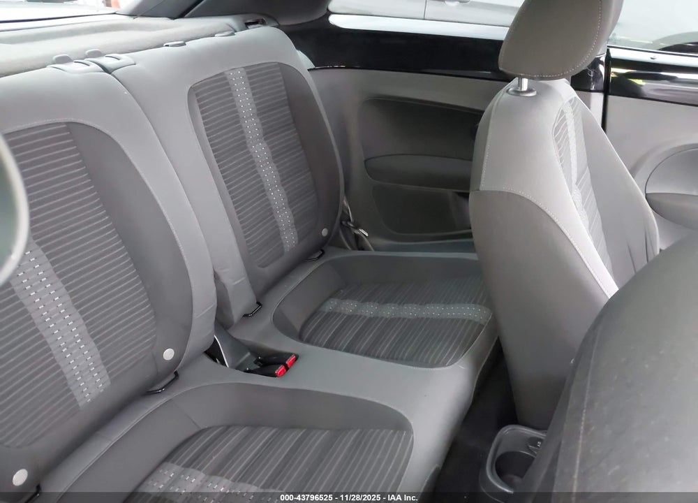 2012 VOLKSWAGEN BEETLE 2.0T VIN: 3VWV67AT7CM644082