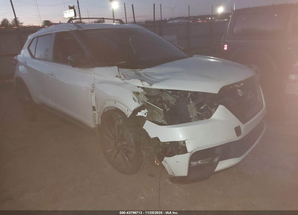 2018 NISSAN KICKS SR VIN: 3N1CP5CU2JL539926