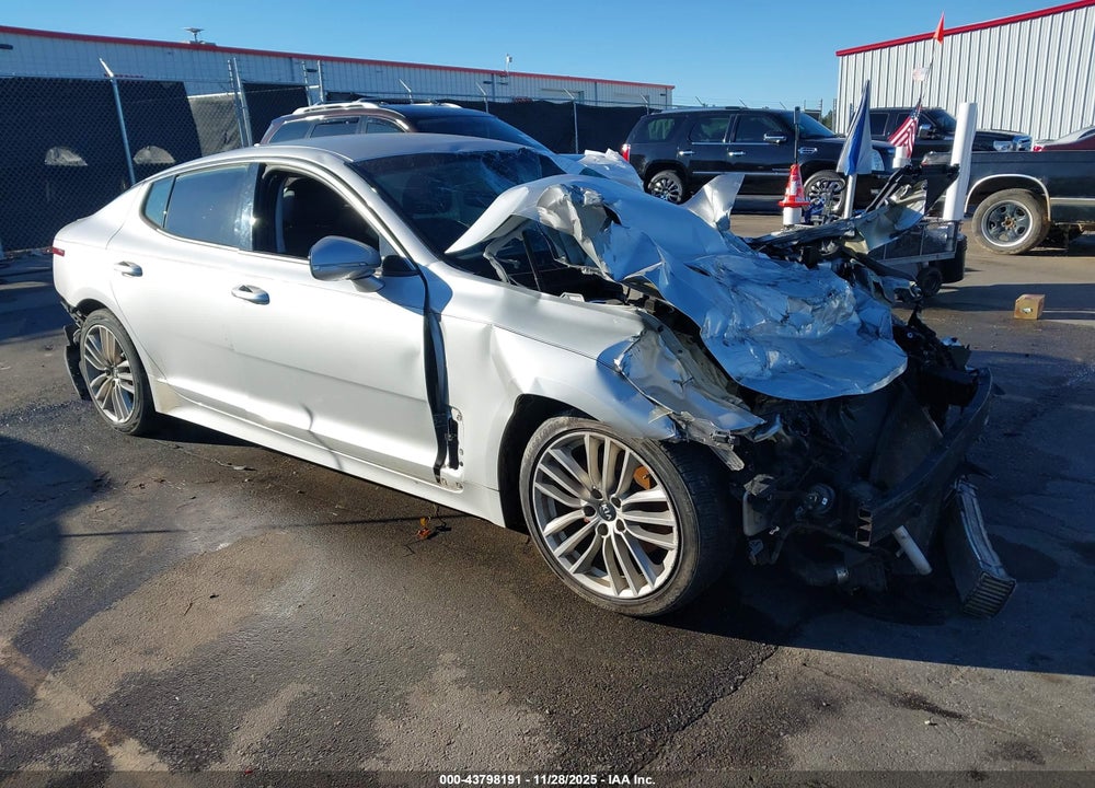 2018 KIA STINGER VIN: KNAE15LA8J6032856