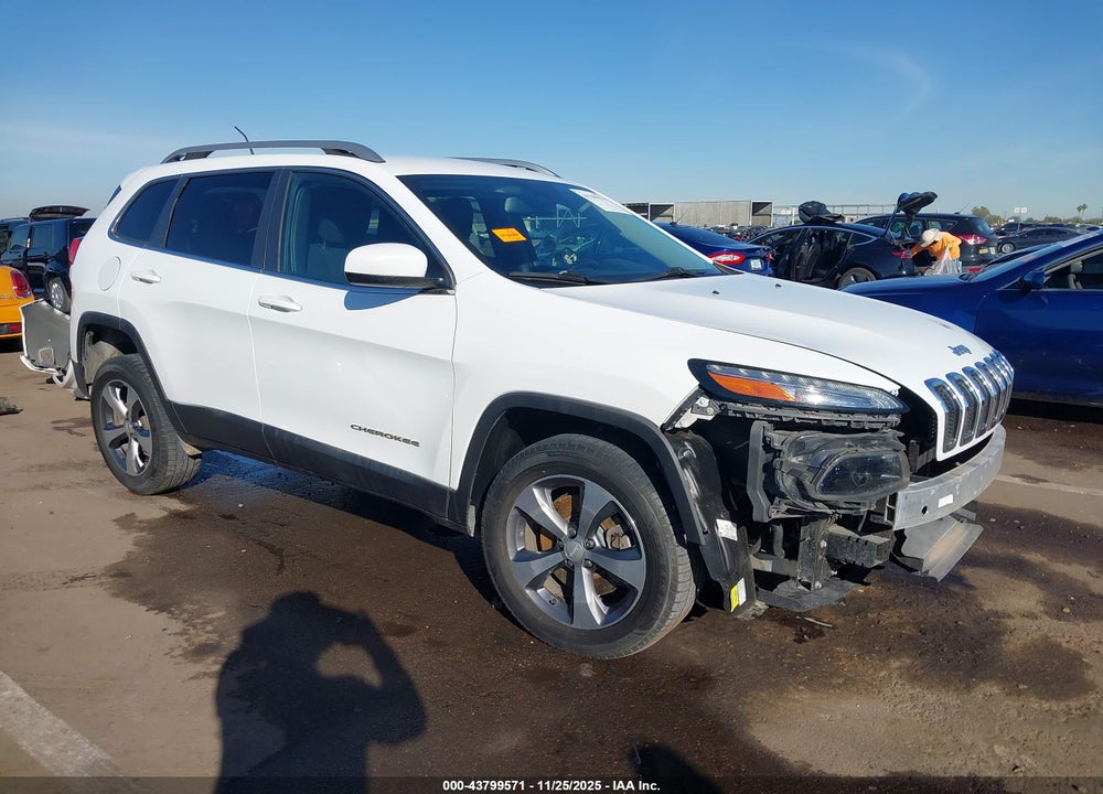 2017 JEEP CHEROKEE LATITUDE FWD VIN: 1C4PJLCBXHW547926