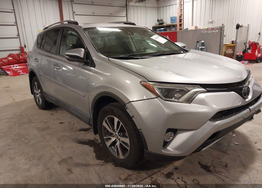 2017 TOYOTA RAV4 XLE VIN: 2T3RFREV6HW572728