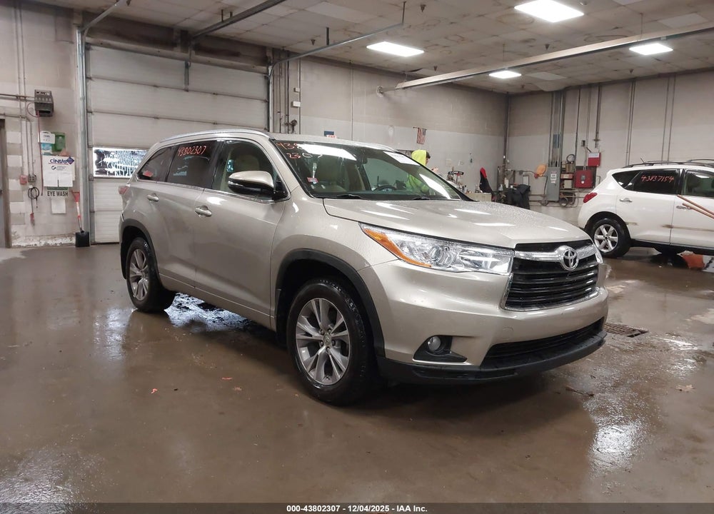 2014 TOYOTA HIGHLANDER XLE V6 VIN: 5TDJKRFHXES041661