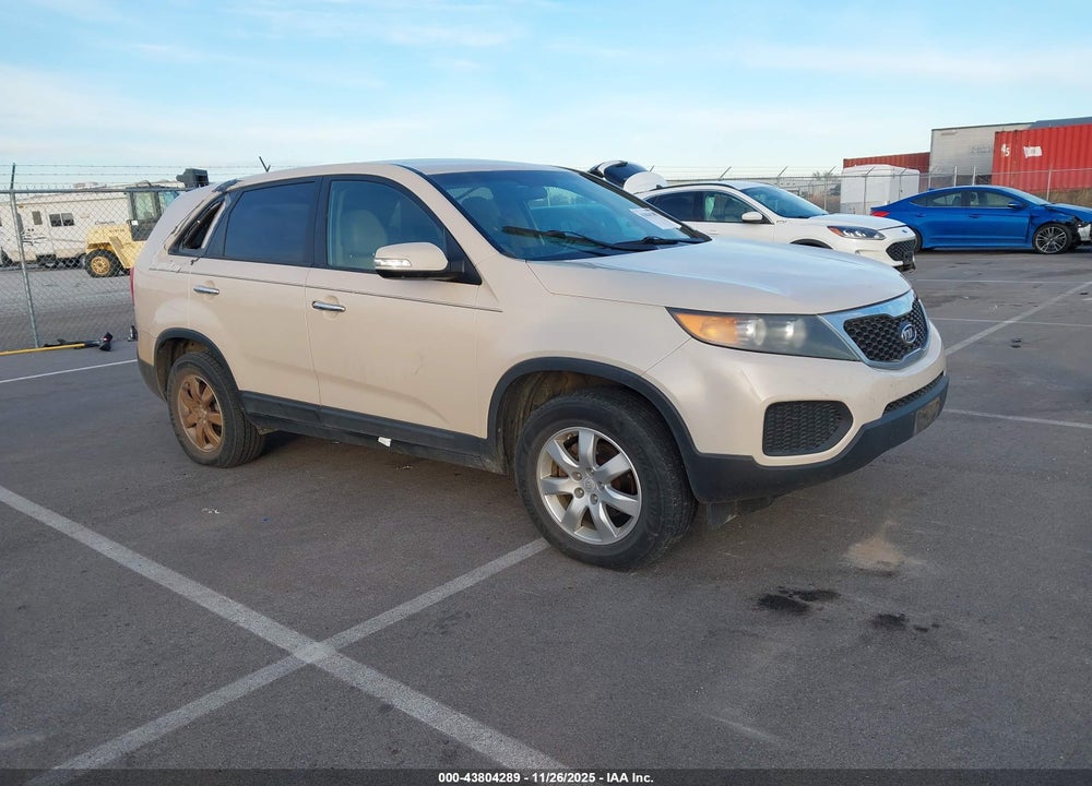 2011 KIA SORENTO LX VIN: 5XYKT3A16BG104076