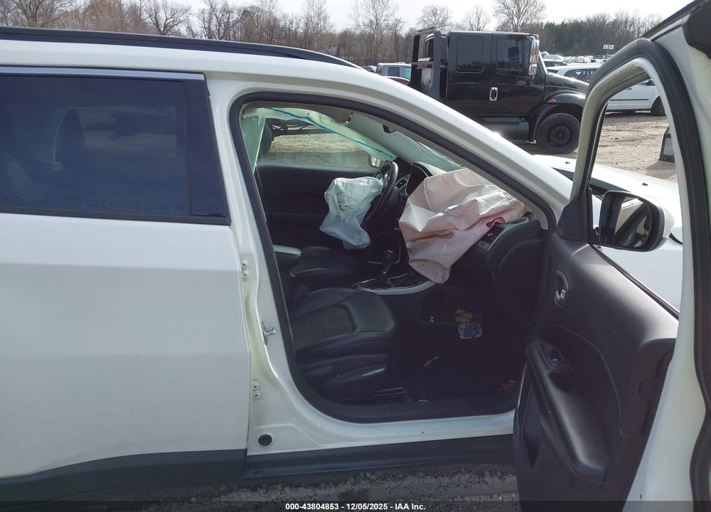 2018 JEEP COMPASS LATITUDE VIN: 3C4NJDBB4JT250015