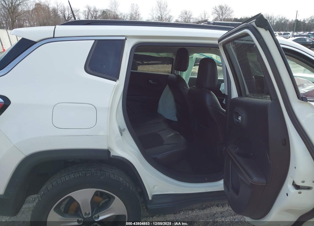 2018 JEEP COMPASS LATITUDE VIN: 3C4NJDBB4JT250015