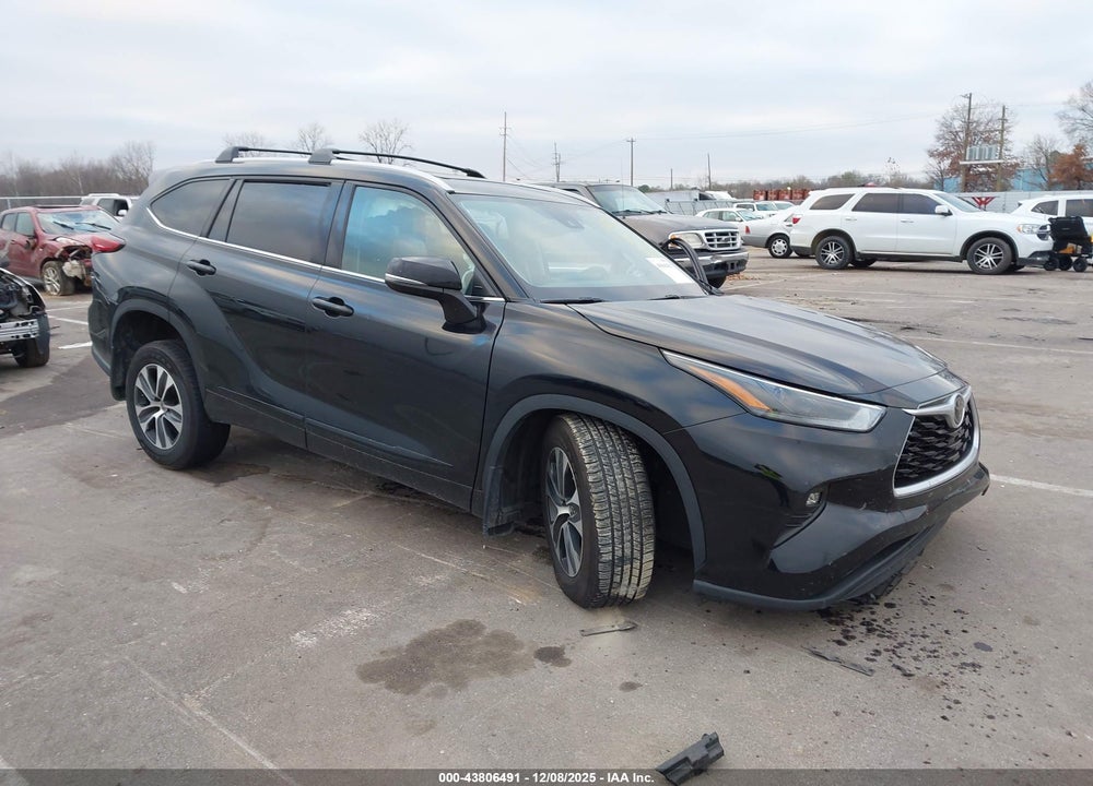 2022 TOYOTA HIGHLANDER XLE VIN: 5TDGZRBH5NS247269