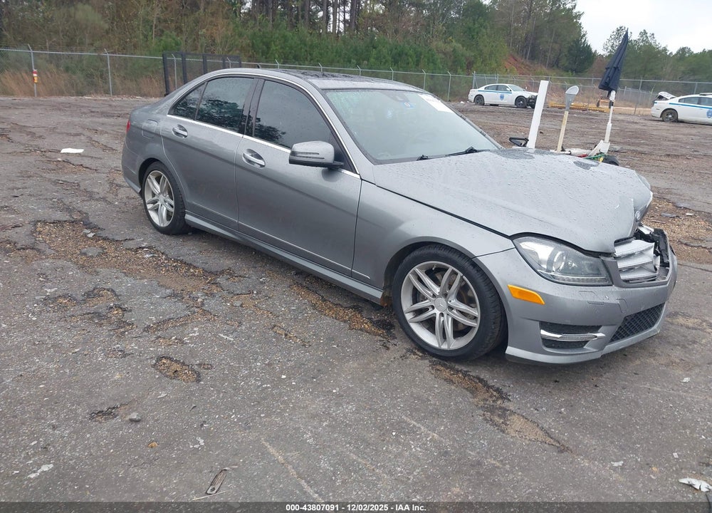 2013 MERCEDES-BENZ C 300 SPORT 4MATIC VIN: WDDGF8AB1DG052476