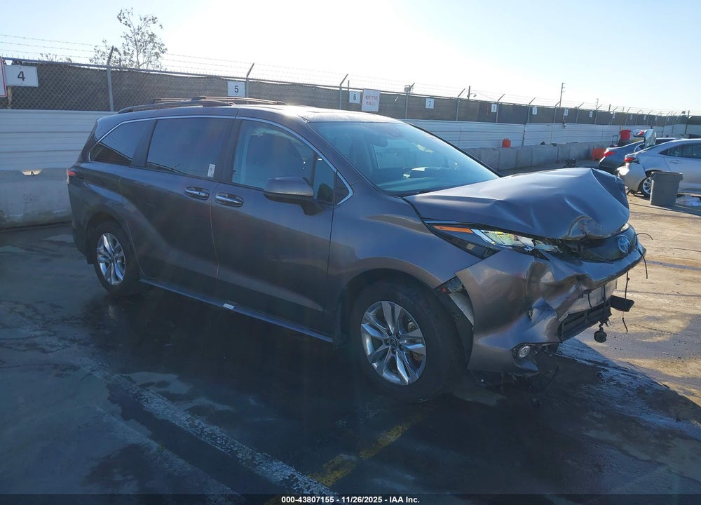 2022 TOYOTA SIENNA XLE VIN: 5TDJRKECXNS097379