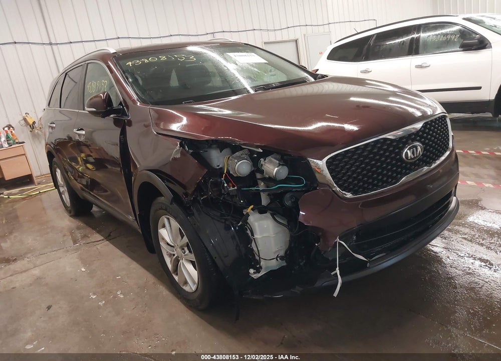 2016 KIA SORENTO 2.4L LX VIN: 5XYPGDA30GG016570