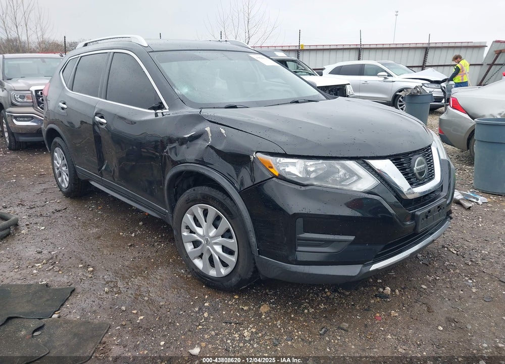 2018 NISSAN ROGUE SV VIN: KNMAT2MV1JP620779