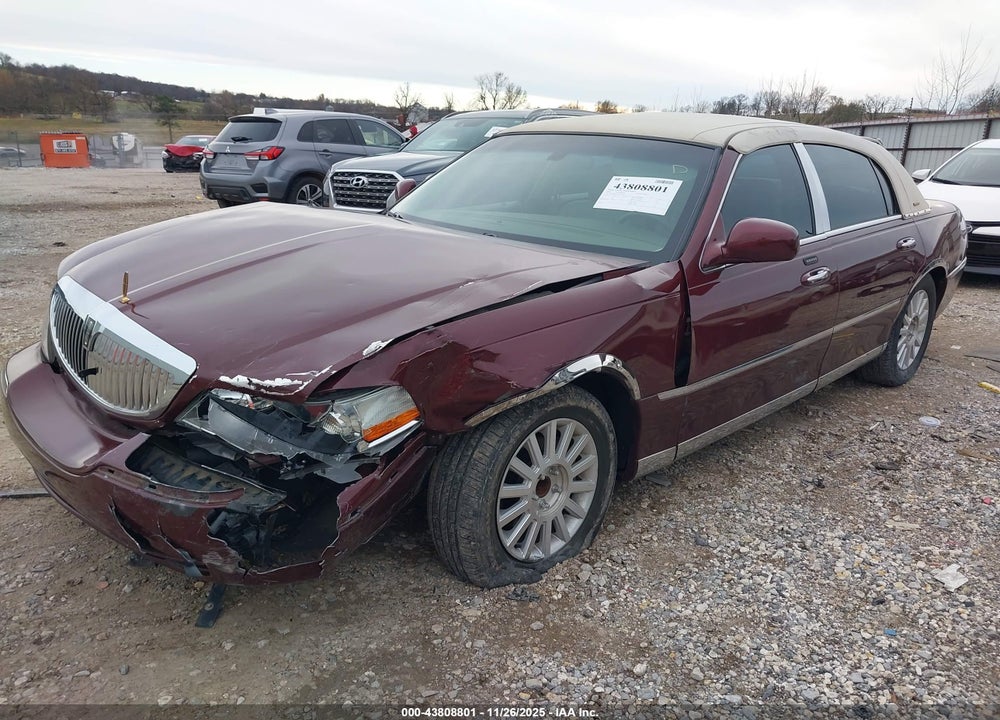 2004 LINCOLN TOWN CAR SIGNATURE VIN: 1LNHM81W14Y674637