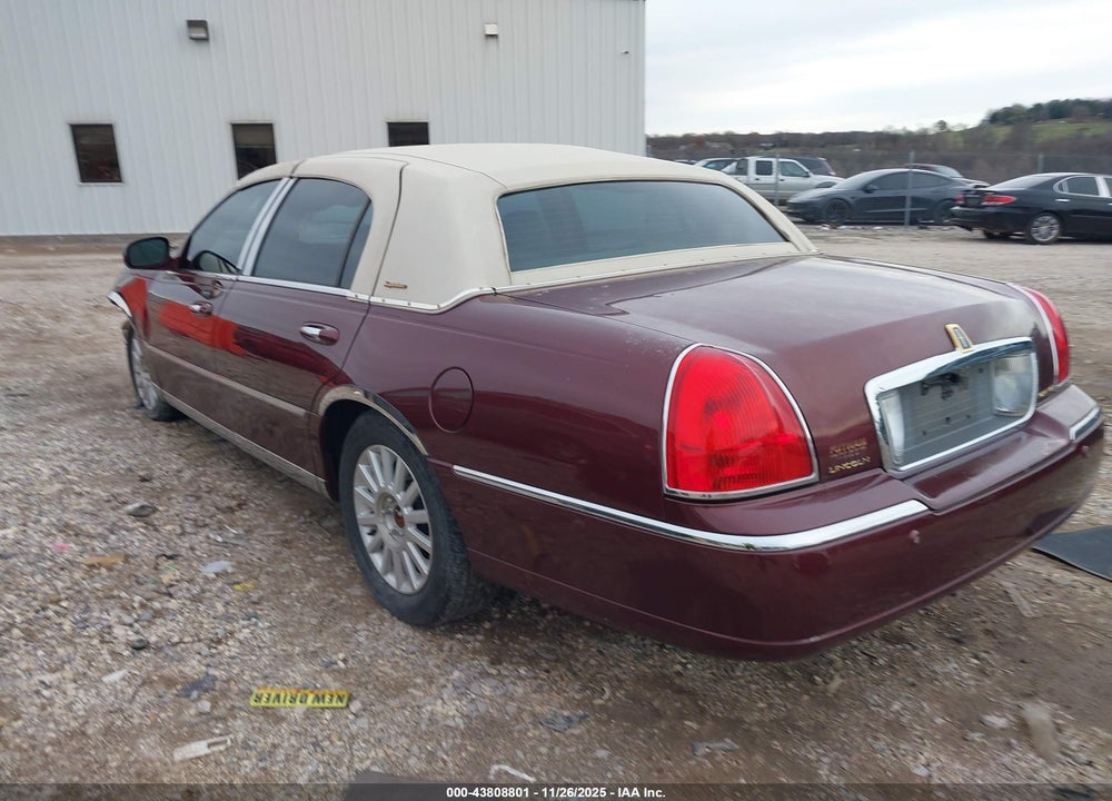 2004 LINCOLN TOWN CAR SIGNATURE VIN: 1LNHM81W14Y674637