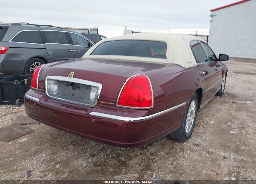 2004 LINCOLN TOWN CAR SIGNATURE VIN: 1LNHM81W14Y674637