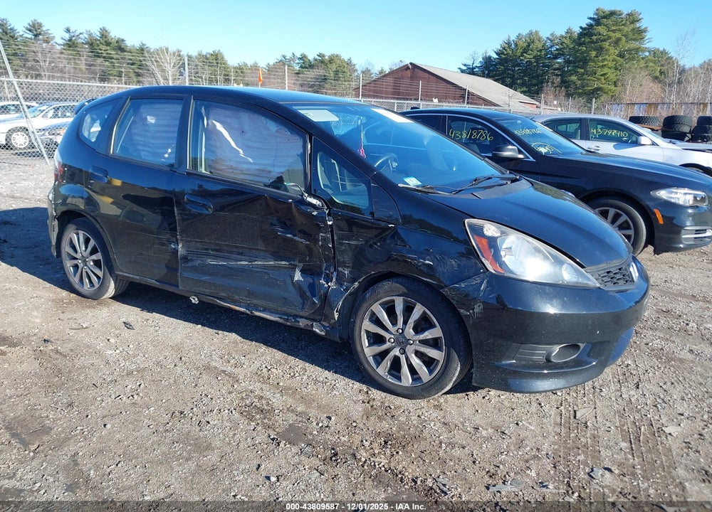 2013 HONDA FIT SPORT VIN: JHMGE8H53DC004626