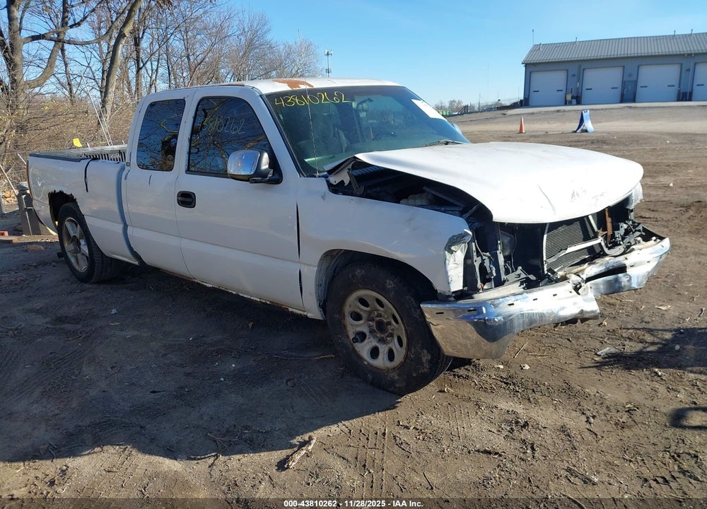 2002 CHEVROLET SILVERADO 1500 LS VIN: 2GCEC19T221139523