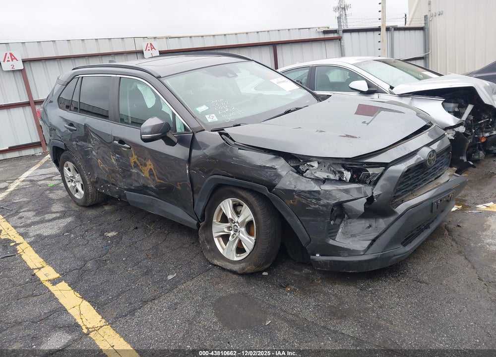 2021 TOYOTA RAV4 XLE VIN: 2T3P1RFV2MC144946