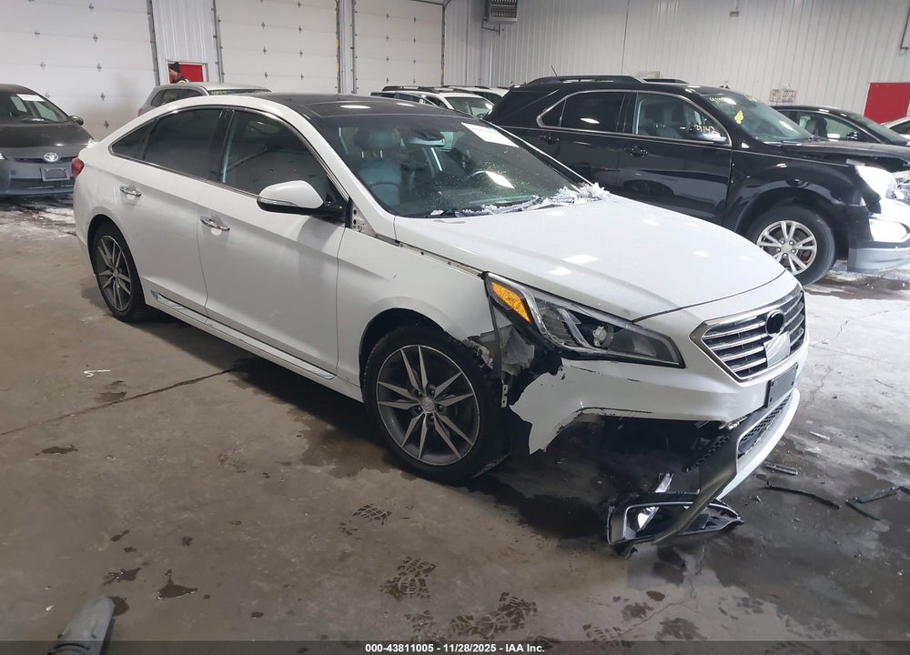 2015 HYUNDAI SONATA SPORT 2.0T VIN: 5NPE34AB2FH081762