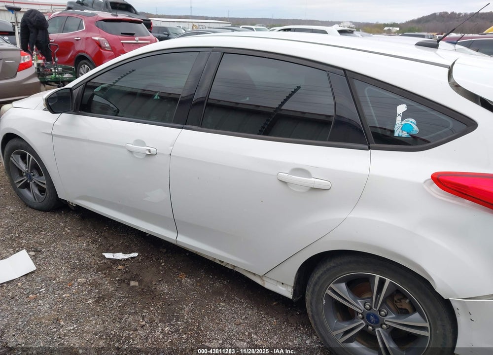 2014 FORD FOCUS SE VIN: 1FADP3K2XEL419885
