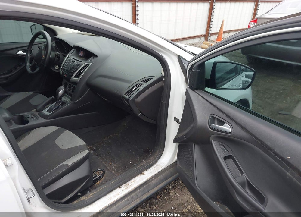 2014 FORD FOCUS SE VIN: 1FADP3K2XEL419885
