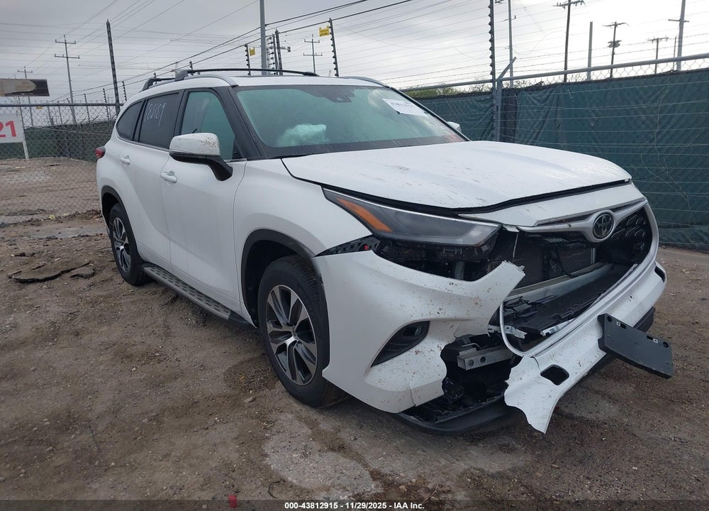 2024 TOYOTA HIGHLANDER XLE VIN: 5TDKDRAH0RS549973