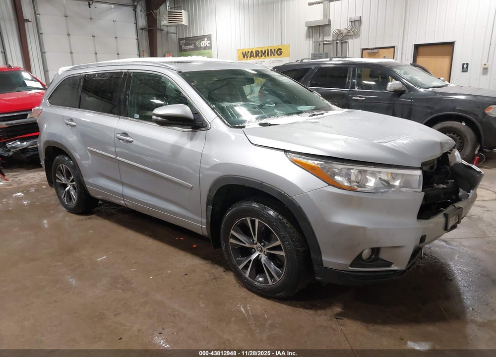 2016 TOYOTA HIGHLANDER XLE V6 VIN: 5TDJKRFH6GS238040