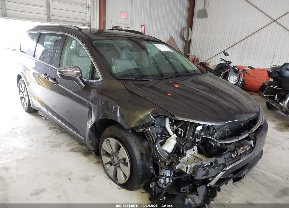 2017 CHRYSLER PACIFICA HYBRID PLATINUM VIN: 2C4RC1N7XHR709417
