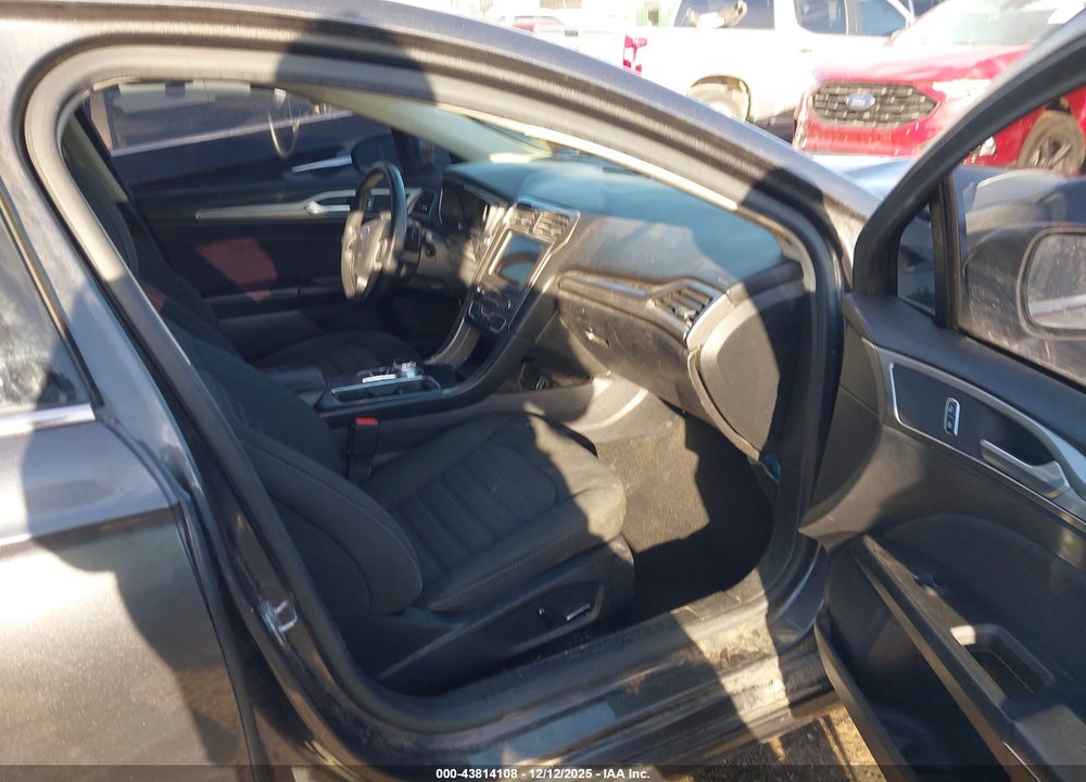 2019 FORD FUSION SE VIN: 3FA6P0HD7KR135238