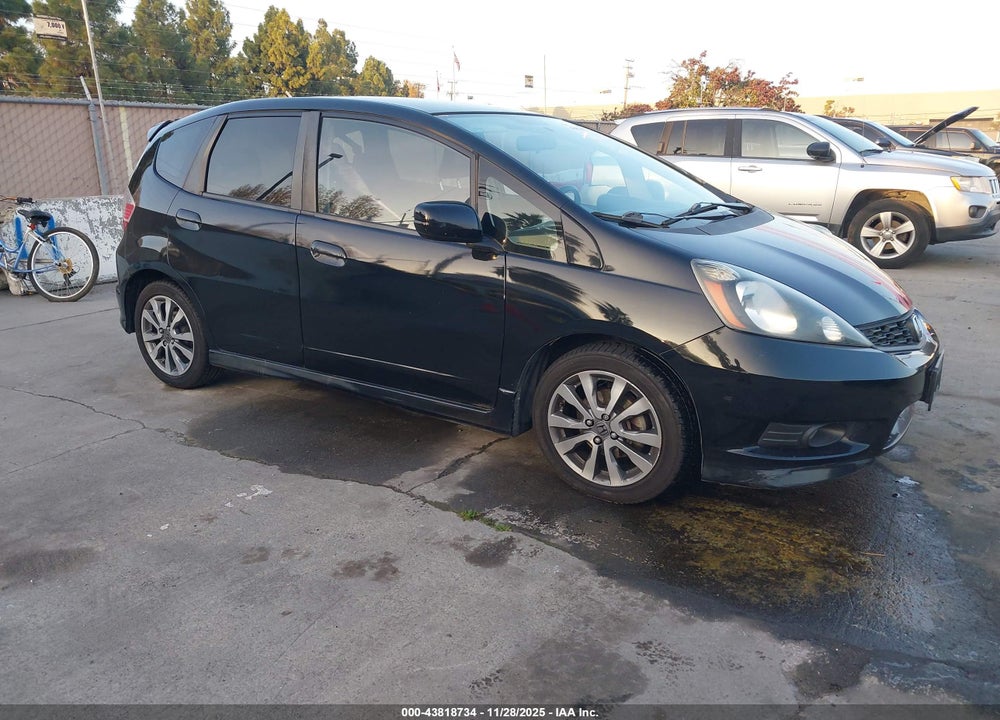 2013 HONDA FIT SPORT VIN: JHMGE8H5XDC062782