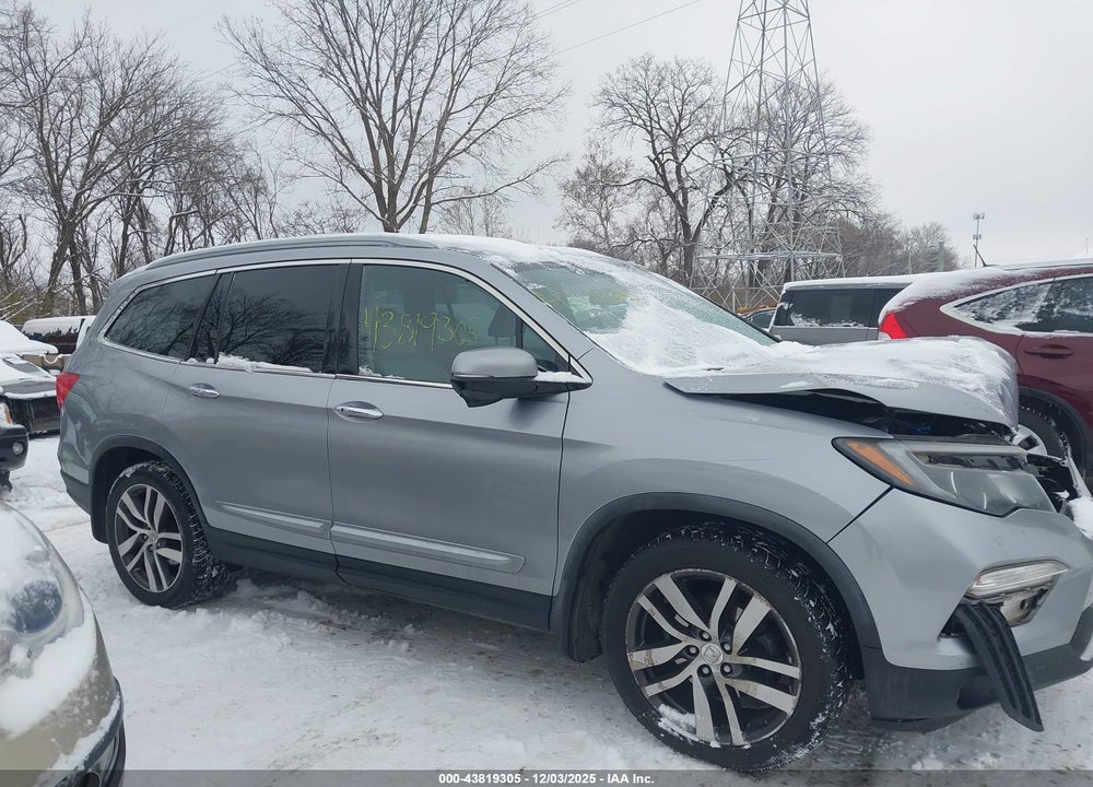 2017 HONDA PILOT TOURING VIN: 5FNYF6H90HB035285