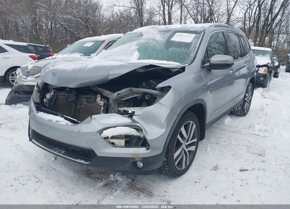 2017 HONDA PILOT TOURING VIN: 5FNYF6H90HB035285