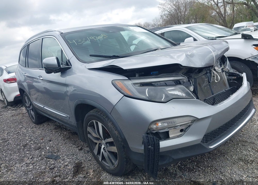 2017 HONDA PILOT TOURING VIN: 5FNYF6H90HB035285