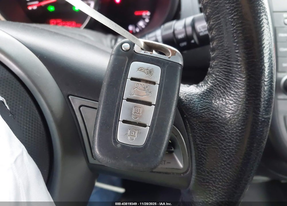 2011 KIA SOUL + VIN: KNDJT2A2XB7293018