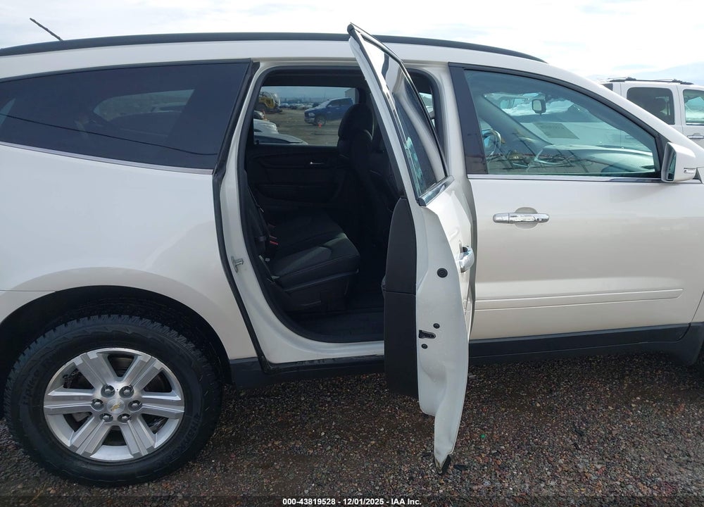 2014 CHEVROLET TRAVERSE 1LT VIN: 1GNKVGKD8EJ323661