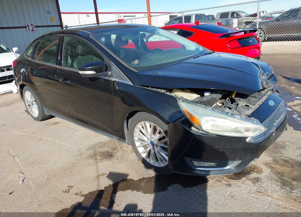 2015 FORD FOCUS TITANIUM VIN: 1FADP3J29FL214819