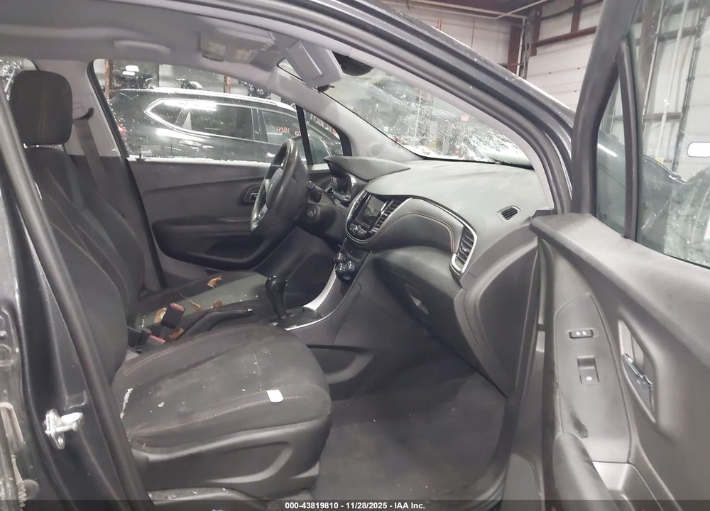 2019 CHEVROLET TRAX LS VIN: 3GNCJNSB5KL267072