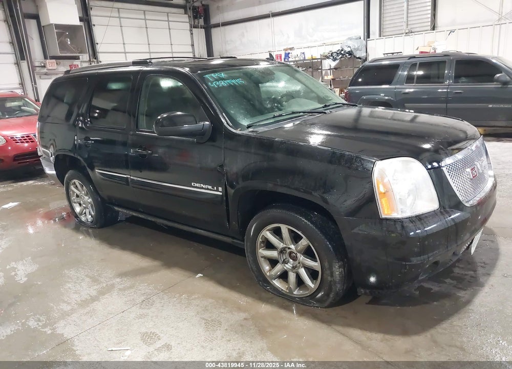 2008 GMC YUKON DENALI VIN: 1GKFK63898J126490