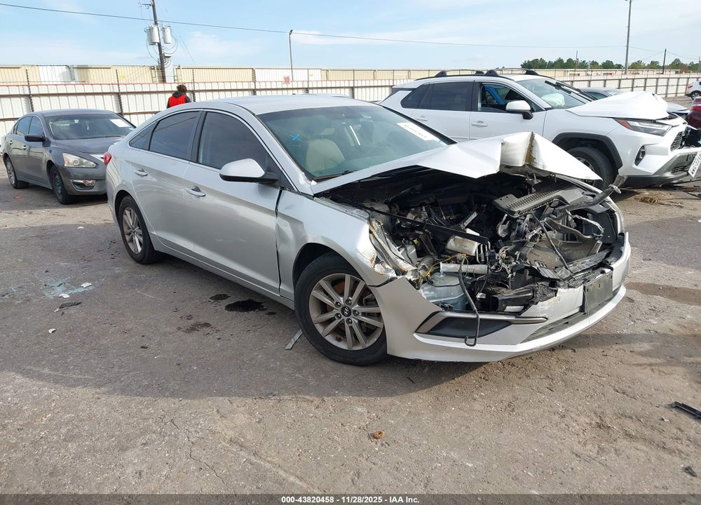 2016 HYUNDAI SONATA VIN: 5NPE24AFXGH405211