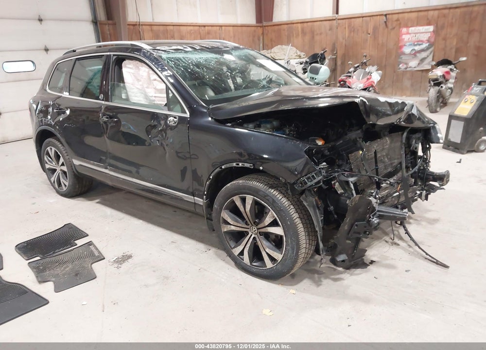 2017 VOLKSWAGEN TOUAREG V6 WOLFSBURG EDITION VIN: WVGRF7BP6HD001789