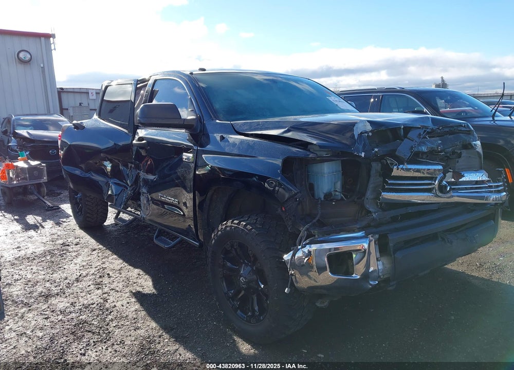 2017 TOYOTA TUNDRA SR5 5.7L V8 VIN: 5TFDY5F18HX620038