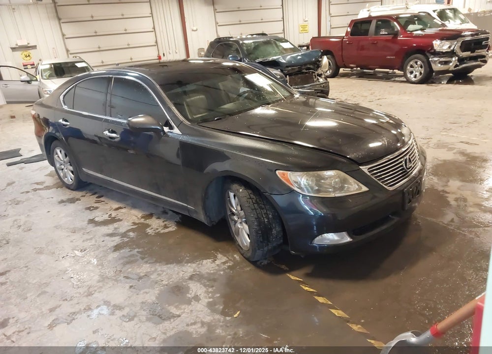 2009 LEXUS LS 460 VIN: JTHCL46F395000810