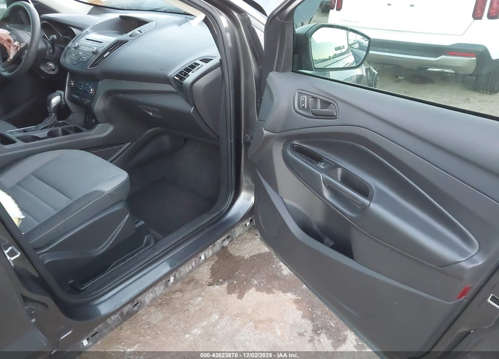 2017 FORD ESCAPE S VIN: 1FMCU0F77HUE15998