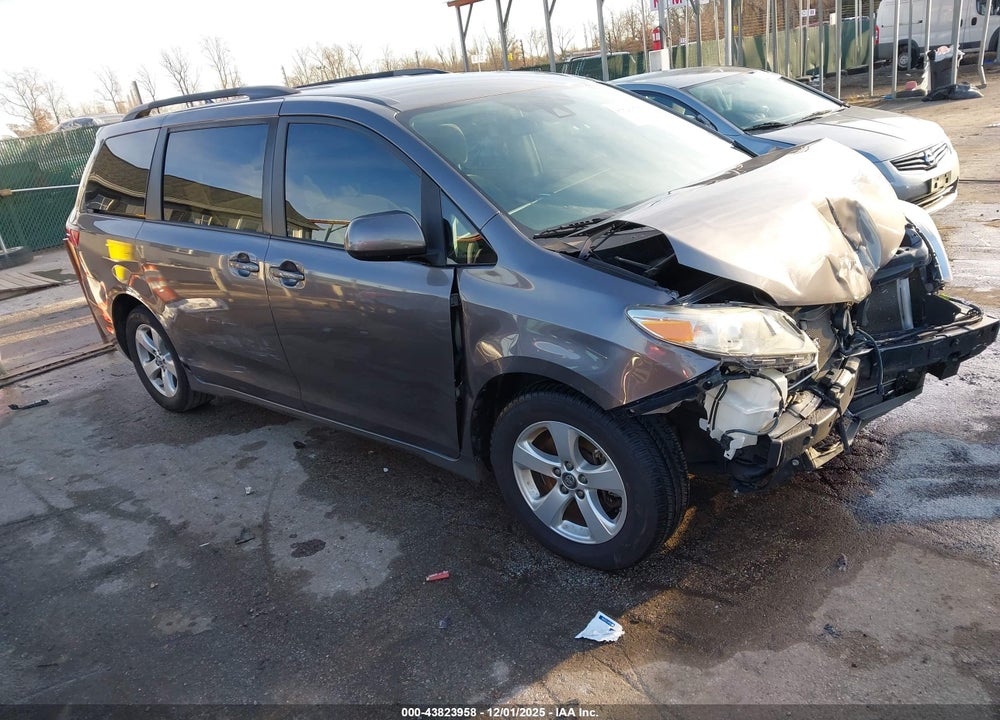 2019 TOYOTA SIENNA LE 8 PASSENGER VIN: 5TDKZ3DCXKS966540
