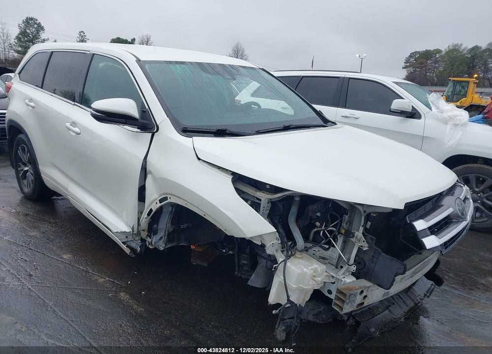 2017 TOYOTA HIGHLANDER LE PLUS VIN: 5TDBZRFH1HS370107