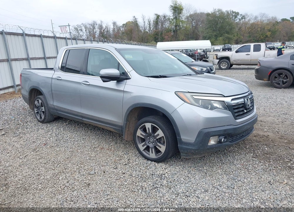 2017 HONDA RIDGELINE RTL-T VIN: 5FPYK2F63HB004357