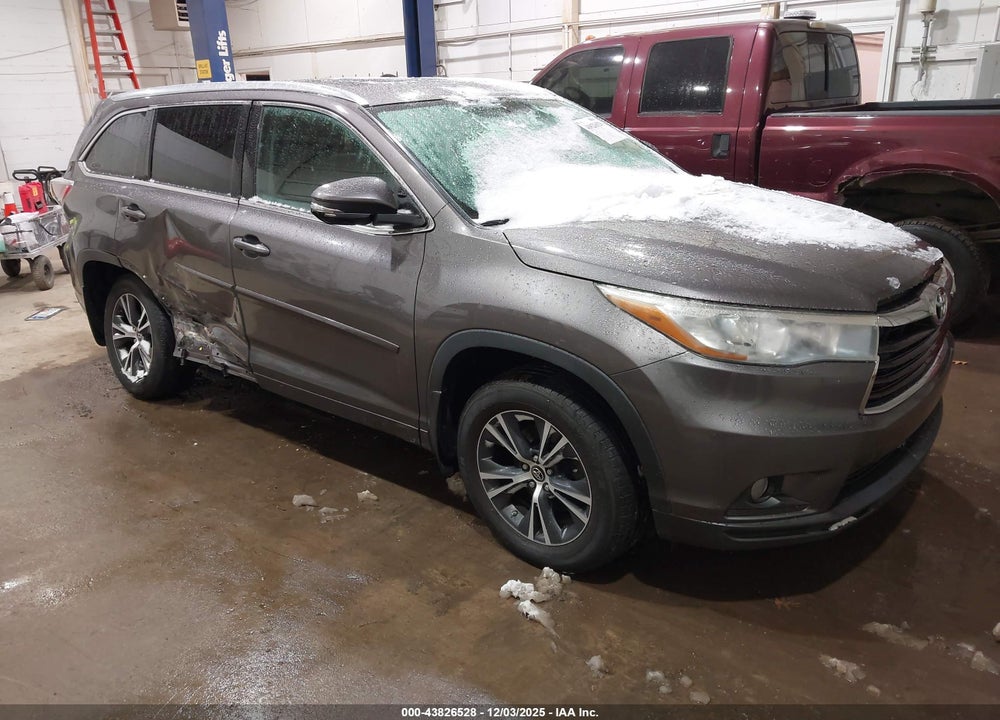 2016 TOYOTA HIGHLANDER XLE V6 VIN: 5TDJKRFH6GS310015